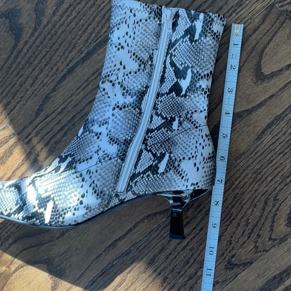 Faux Snakeskin Boots | 10M - Picture 8 of 9
